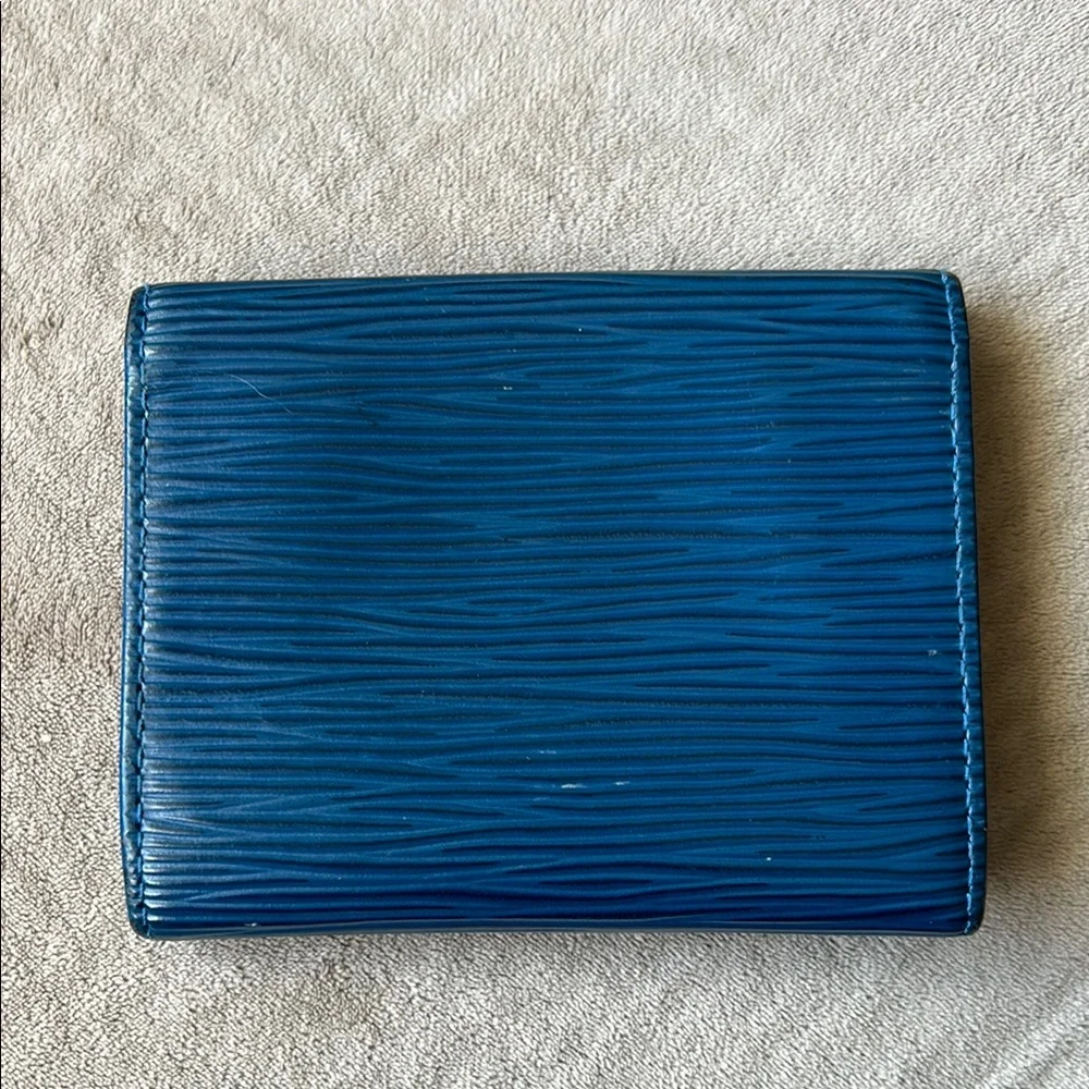 Louis Vuitton Blue Epi Women's Wallet Card Case - Picture 2 of 8